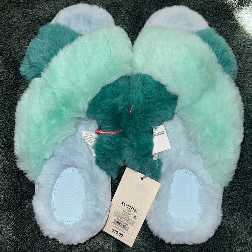 Stars above cozy slippers NWT